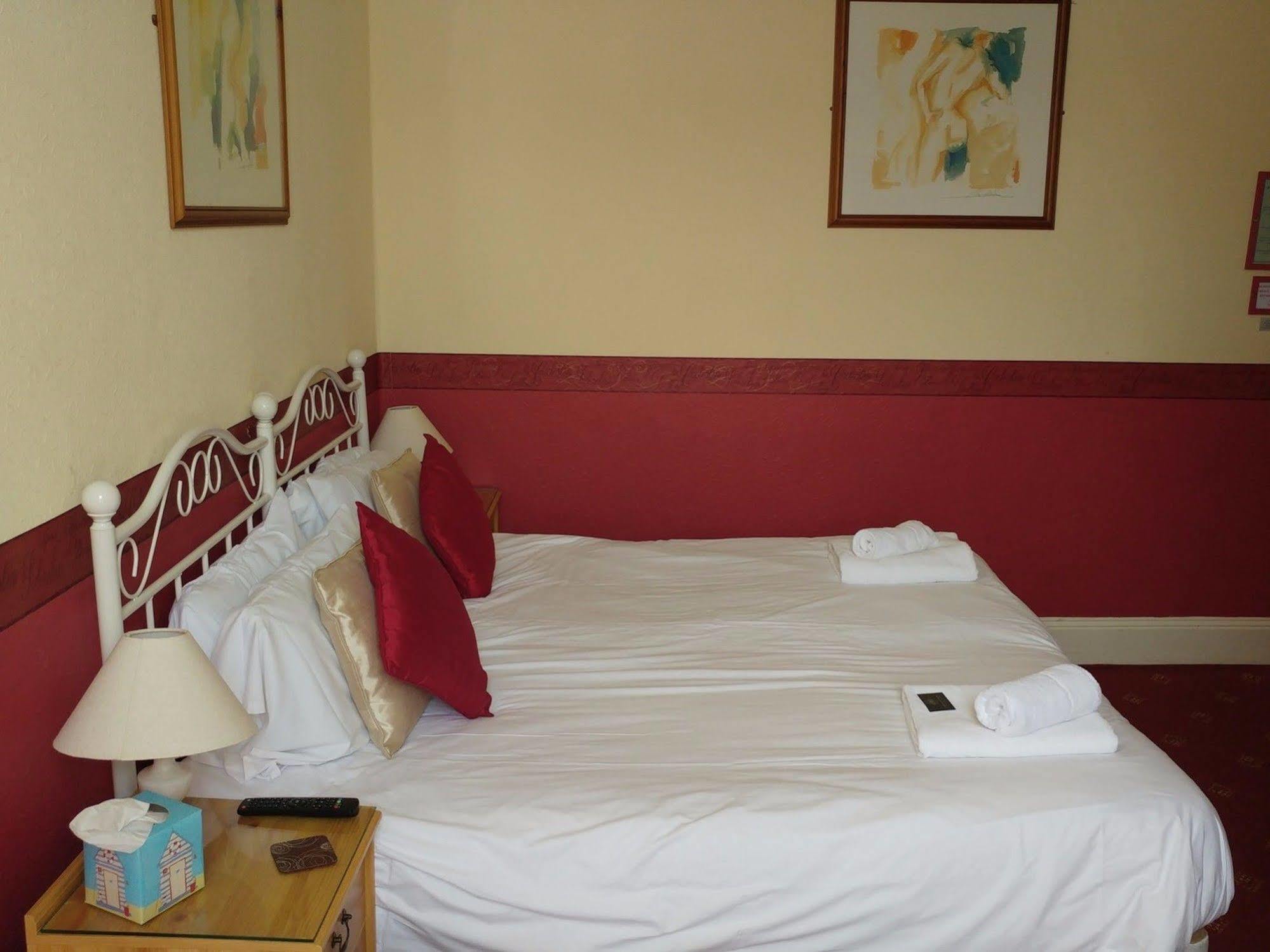 Heathcliff House B&B Exclusively For Adults Free Large Carpark Torquay Exterior foto